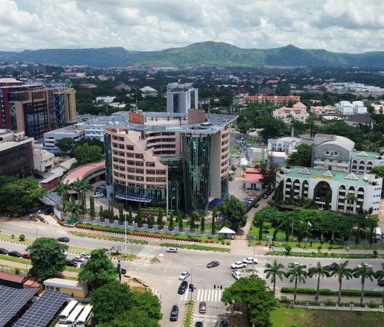 Where do Billionaires live in Abuja?