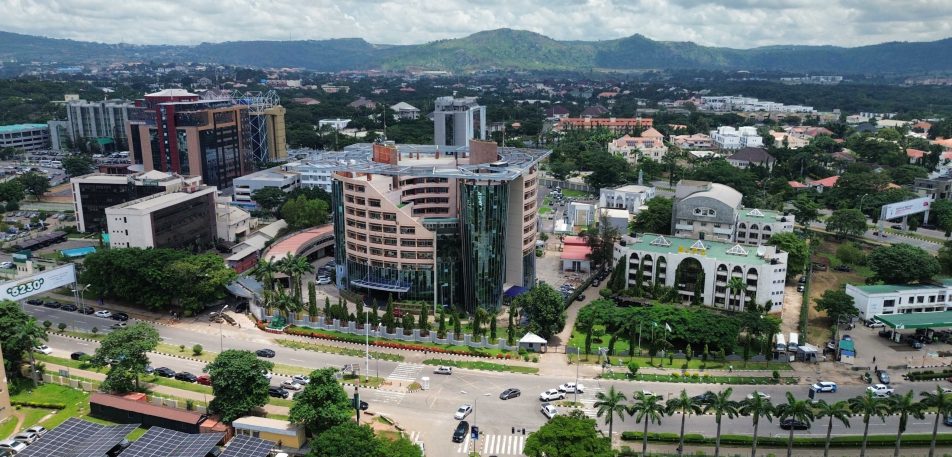 Where do Billionaires live in Abuja?